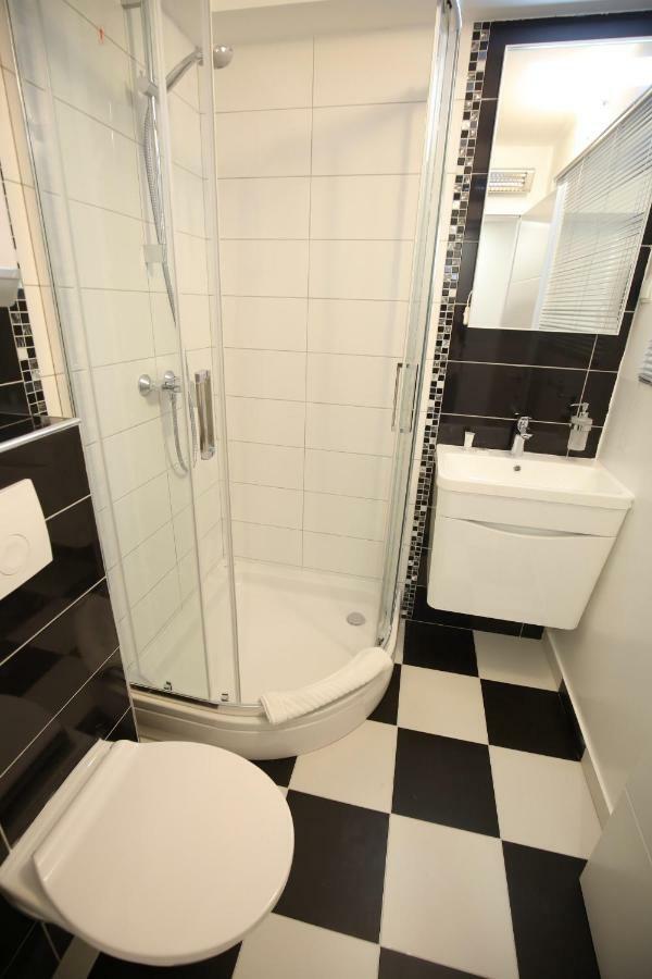365 Rooms Zára Kültér fotó